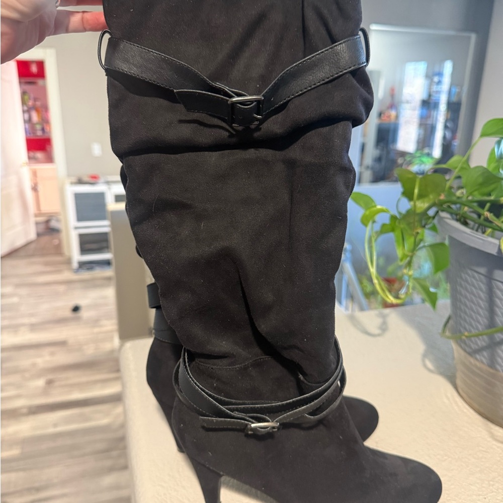 VENUS Black Heeled Boots